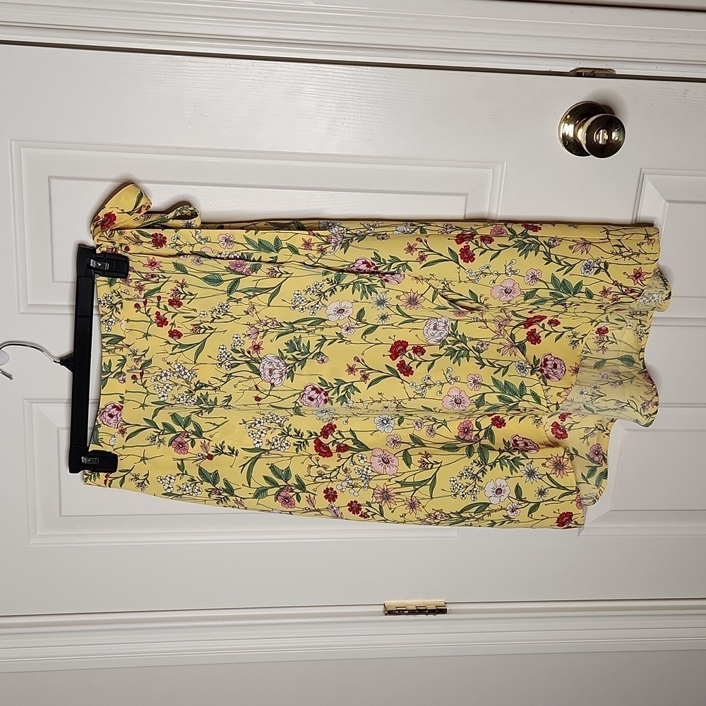 LOFT Yellow Floral Wrap Skirt Size 4P - Picture 2 of 8